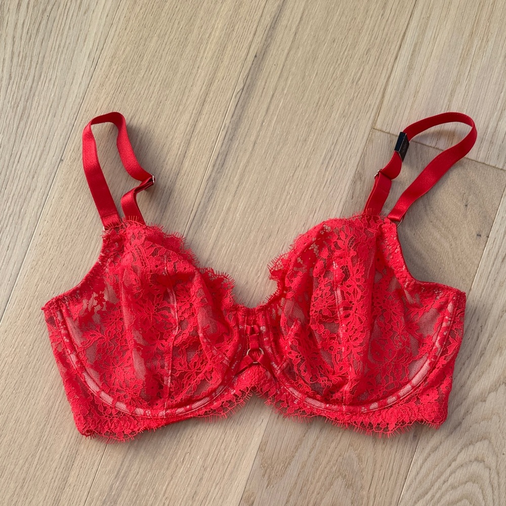 NEW! Victoria’s Secret Unlined Very Sexy Demi Bra Size 34DDD red